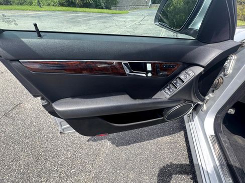 Used 2009 Mercedes-Benz C 300 Sport image 14