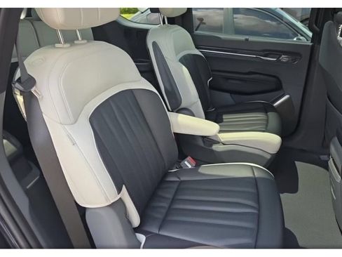 Used 2024 Kia EV9 GT-Line AWD/4WD image 6