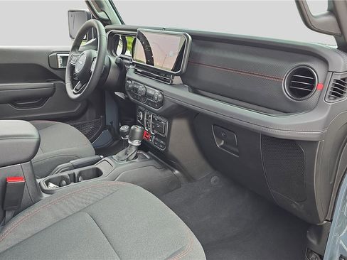 Used 2026 Jeep Wrangler Unlimited Rubicon AWD/4WD image 16