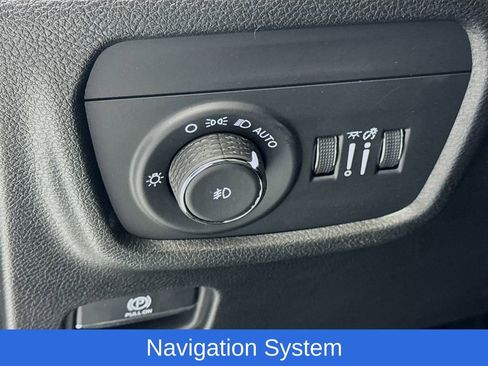 Used 2025 Jeep Grand Cherokee Limited w/ Black Appearance Package image 11