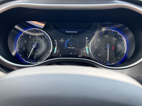 New 2025 Chrysler Pacifica Select w/ Uconnect Theater Family Group image 22