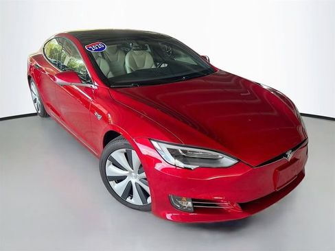 Used 2020 Tesla Model S Long Range Plus image 2
