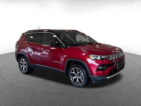 Used 2025 Jeep Compass Limited AWD/4WD image 2