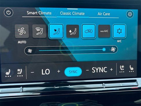 Used 2025 Volkswagen Atlas Cross Sport SE image 15