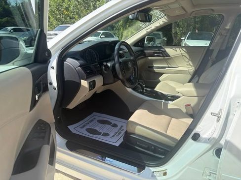 Used 2017 Honda Accord Touring image 12