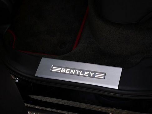 Used 2020 Bentley Bentayga image 17