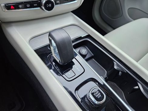 Certified 2025 Volvo XC60 T8 Plus w/ Protection Package Premier AWD/4WD image 27