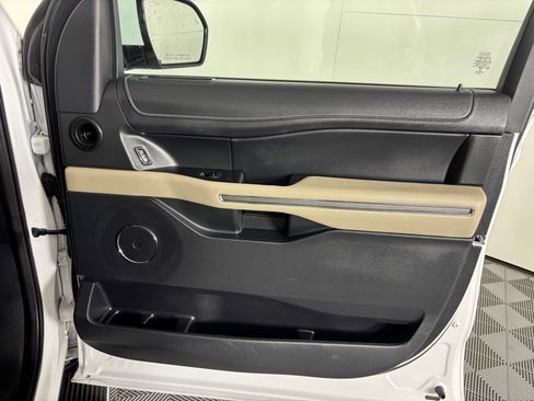 Used 2023 Ford Expedition Max XLT image 38