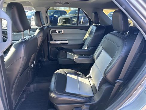 Used 2022 Ford Explorer XLT w/ Equipment Group 202A image 16