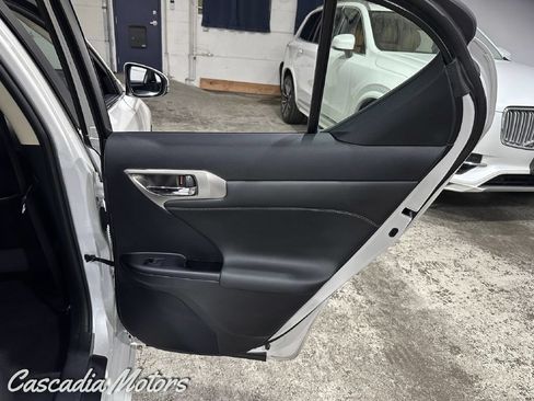 Used 2015 Lexus CT 200h w/ Seat Comfort Package FWD image 21
