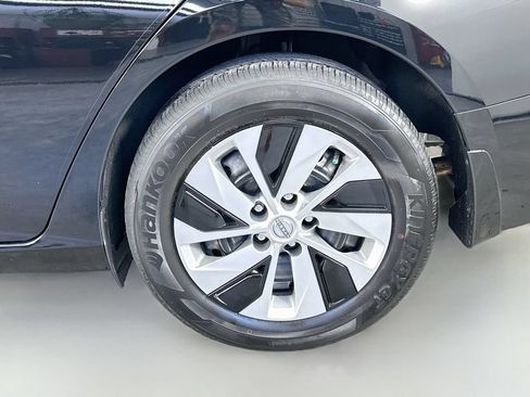 Used 2024 Nissan Altima 2.5 S FWD image 32