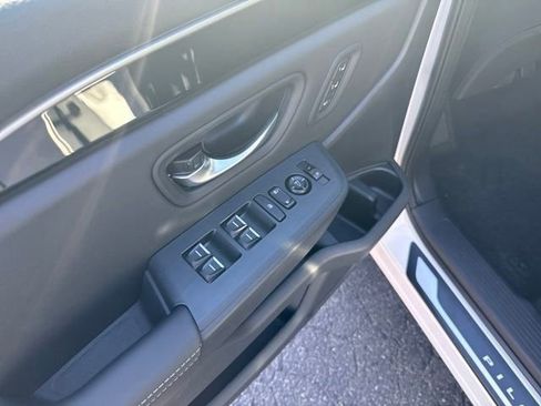 New 2025 Honda Pilot EX-L image 11