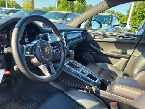 Used 2018 Porsche Macan AWD/4WD image 12