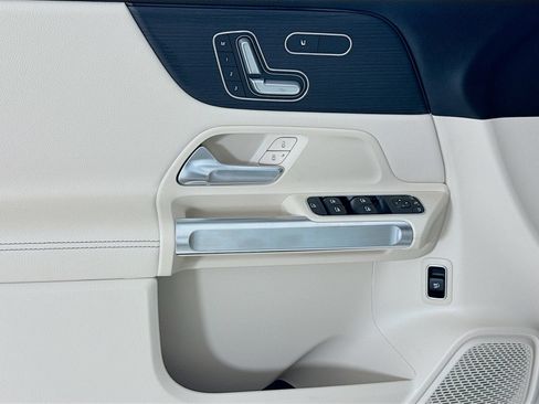 Used 2026 Mercedes-Benz GLB 250 image 18