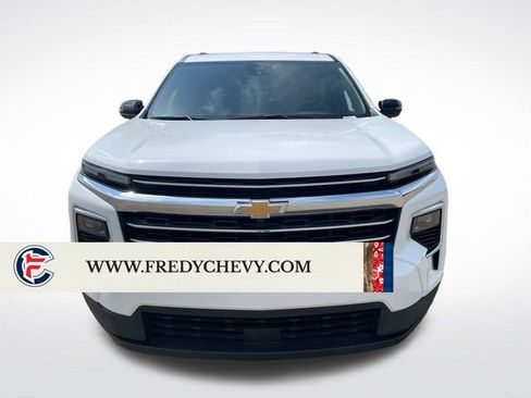 Used 2025 Chevrolet Traverse LT FWD image 8