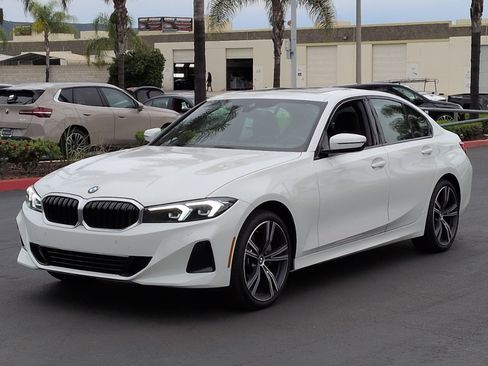 Used 2023 BMW 330i Sedan w/ Driving Assistance Package image 5