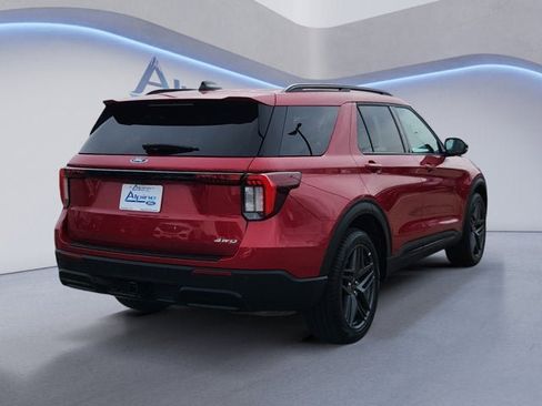 Used 2025 Ford Explorer ST-Line w/ ST-Line Street Pack AWD/4WD image 5
