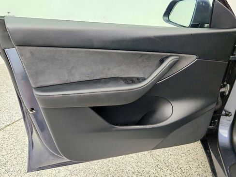 Used 2022 Tesla Model Y Performance AWD/4WD image 10