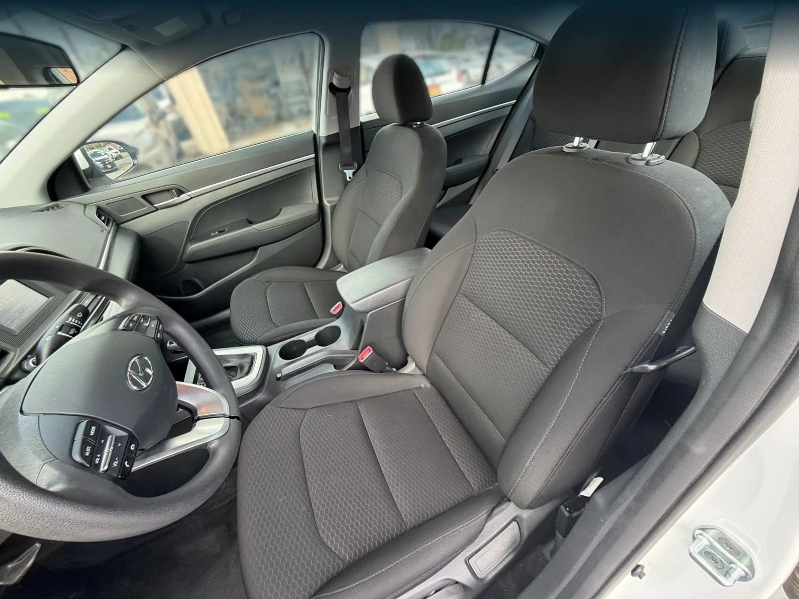 Used 2019 Hyundai Elantra SE w/ Cargo Package FWD image 11