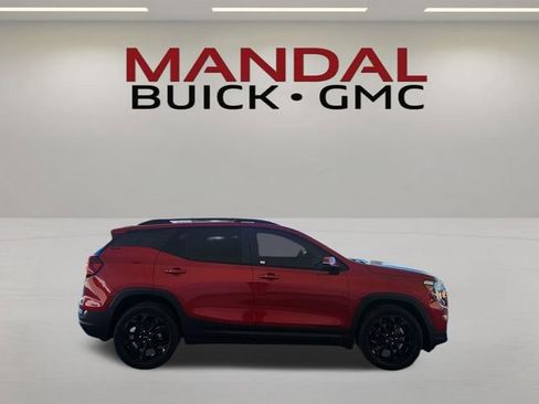 Used 2022 GMC Terrain SLE w/ Driver Convenience Package FWD image 4