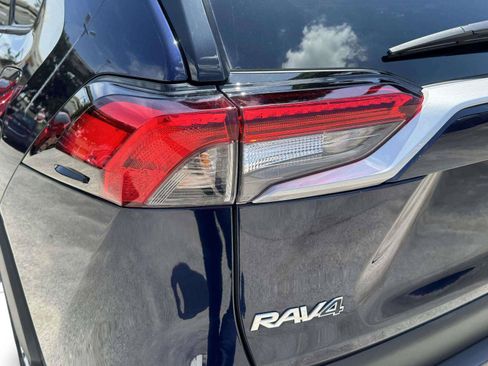 Used 2022 Toyota RAV4 Limited FWD image 15