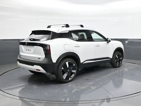 New 2025 Nissan Kicks SR FWD image 7