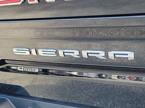 Certified 2025 GMC Sierra 1500 SLT image 9
