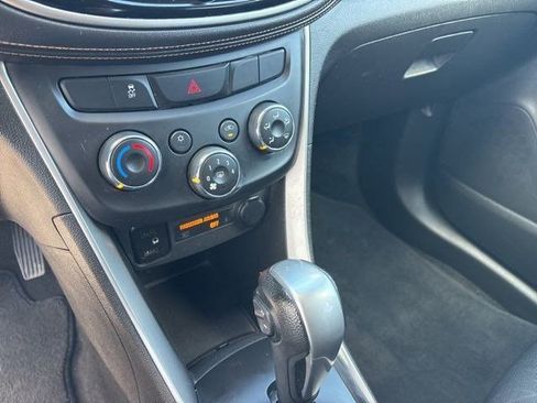 Used 2018 Chevrolet Trax LT w/ LT Convenience Package image 25