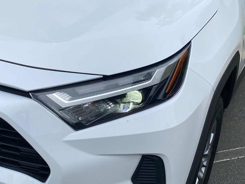 Used 2022 Toyota RAV4 XLE FWD image 5