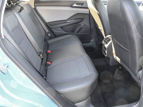 Used 2024 Volkswagen Taos SE image 32