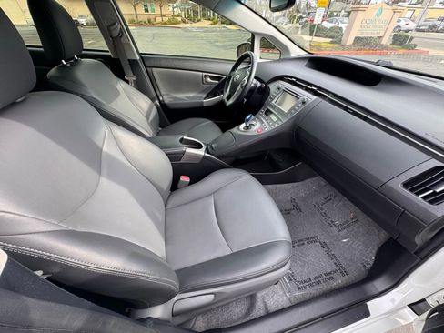 Used 2015 Toyota Prius Four image 12