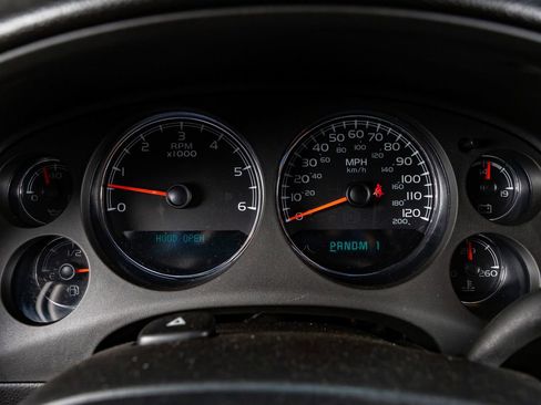 Used 2014 Chevrolet Silverado 2500 LTZ w/ LTZ Plus Package image 19