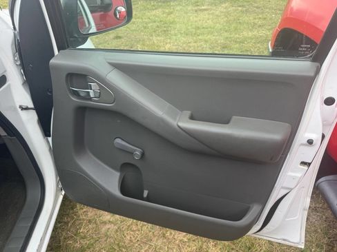 Used 2006 Nissan Frontier XE w/ (G01) XE Preferred Pkg image 15