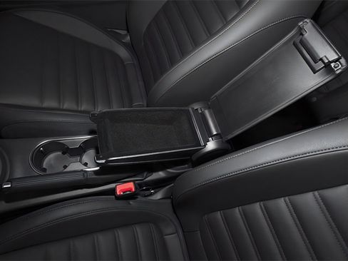 Used 2013 Volkswagen Beetle 2.0T image 11