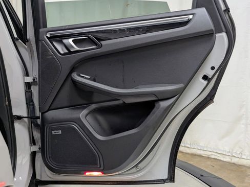 Used 2020 Porsche Macan image 21