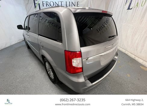 Used 2013 Chrysler Town & Country Touring-L w/ Driver Convenience Group FWD image 5