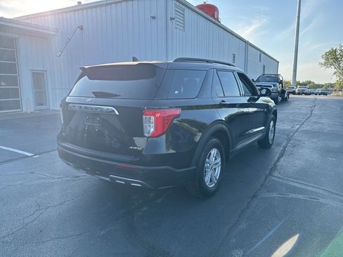 Used 2021 Ford Explorer XLT w/ Equipment Group 202A image 5