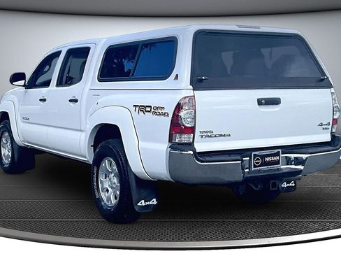 Used 2015 Toyota Tacoma 4x4 Double Cab w/ TRD Off-Road Package image 4