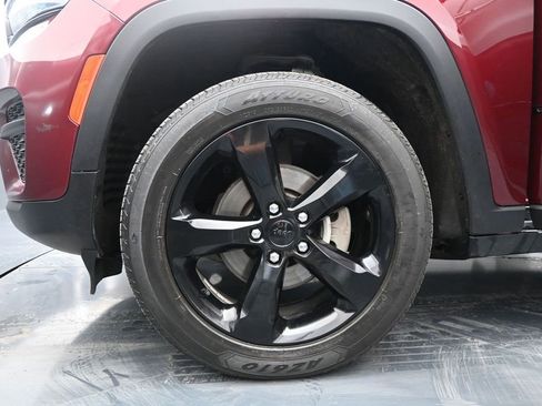 Used 2022 Jeep Grand Cherokee Altitude AWD/4WD image 26