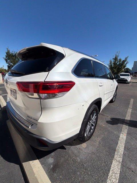 Used 2018 Toyota Highlander XLE w/ Protection Package #3 AWD/4WD image 3