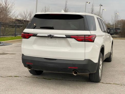 Used 2023 Chevrolet Traverse LS image 7