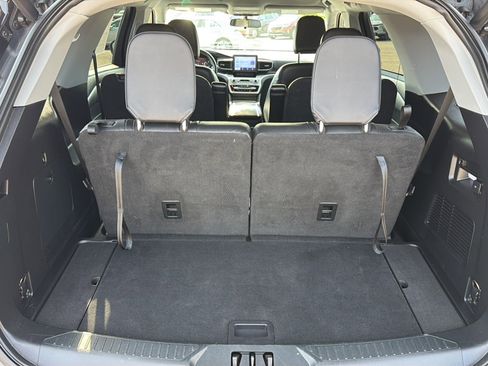 Used 2021 Ford Explorer XLT w/ Equipment Group 202A AWD/4WD image 19