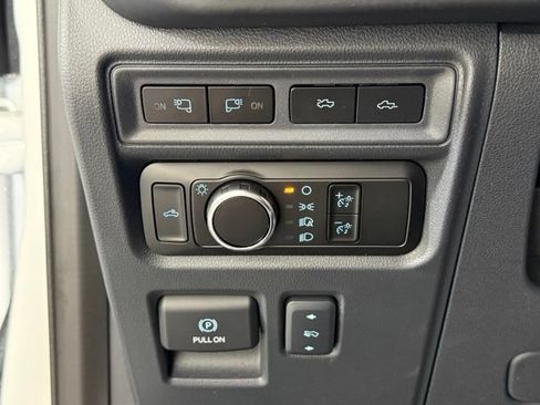 Used 2023 Ford F150 Lightning Platinum AWD/4WD image 43
