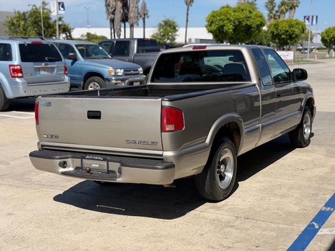Used 2000 Chevrolet S10 Pickup LS w/ Preferred Equipment Group image 10