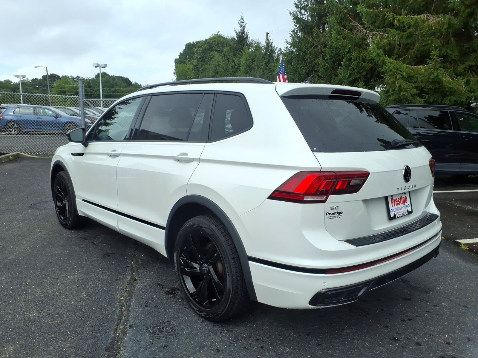 Certified 2023 Volkswagen Tiguan SE R-Line AWD/4WD image 4