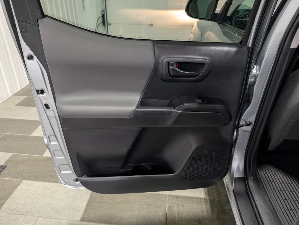 Used 2023 Toyota Tacoma SR AWD/4WD image 9