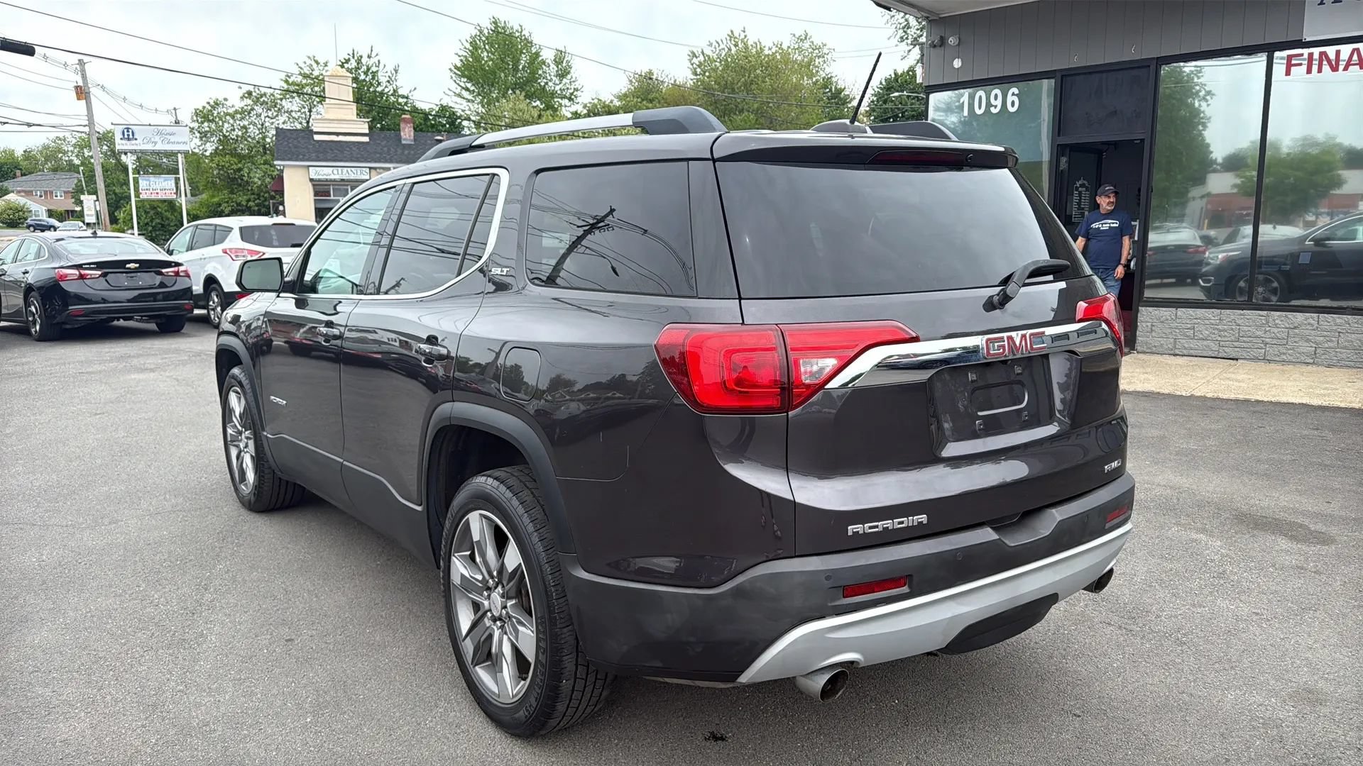 Used 2017 GMC Acadia SLT AWD/4WD image 7