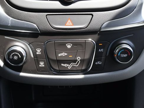 Certified 2021 Chevrolet Equinox LS w/ LS Convenience Package AWD/4WD image 17