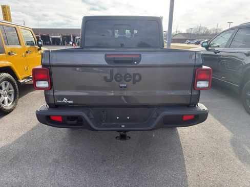 Used 2024 Jeep Gladiator Sport image 5