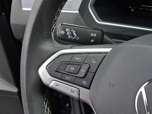 Used 2022 Volkswagen Tiguan SE AWD/4WD image 21